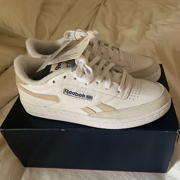 In box NWT Women's Reebok x Ssense Club C Revenge - Picture 3 of 5